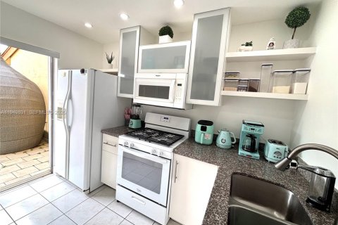 Купить таунхаус в Майами, Флорида 2 спальни, 128.67м2, № 2005719 - фото 7