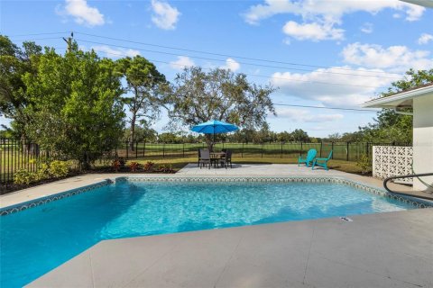 House in Sarasota, Florida 3 bedrooms, 179.86 sq.m. № 2309887 - photo 6