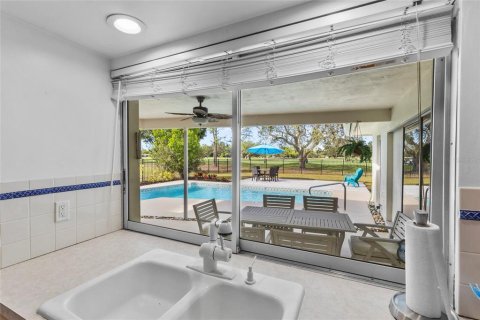 House in Sarasota, Florida 3 bedrooms, 179.86 sq.m. № 2309887 - photo 19