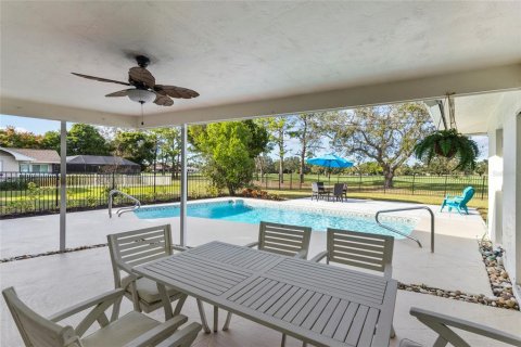 House in Sarasota, Florida 3 bedrooms, 179.86 sq.m. № 2309887 - photo 8