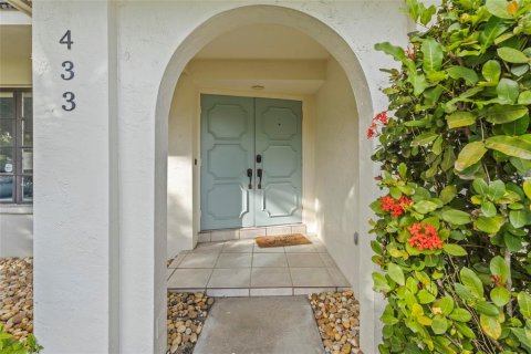 House in Sarasota, Florida 3 bedrooms, 179.86 sq.m. № 2309887 - photo 5
