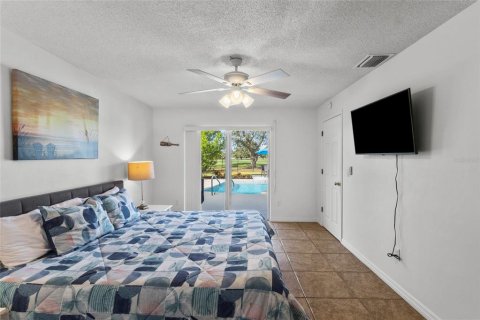 House in Sarasota, Florida 3 bedrooms, 179.86 sq.m. № 2309887 - photo 22