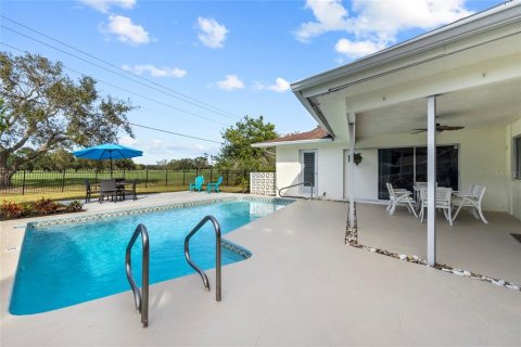 House in Sarasota, Florida 3 bedrooms, 179.86 sq.m. № 2309887 - photo 13