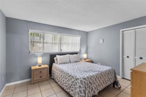 House in Sarasota, Florida 3 bedrooms, 179.86 sq.m. № 2309887 - photo 20