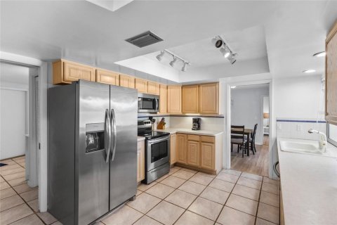 House in Sarasota, Florida 3 bedrooms, 179.86 sq.m. № 2309887 - photo 17