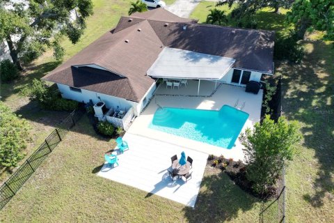 House in Sarasota, Florida 3 bedrooms, 179.86 sq.m. № 2309887 - photo 14
