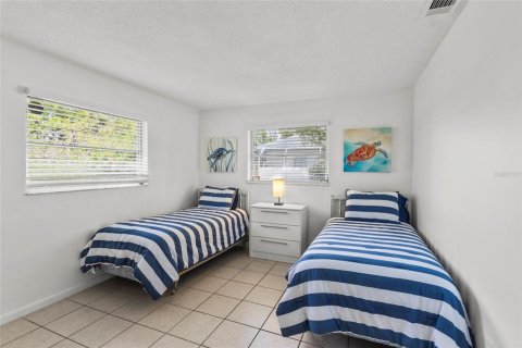 House in Sarasota, Florida 3 bedrooms, 179.86 sq.m. № 2309887 - photo 29