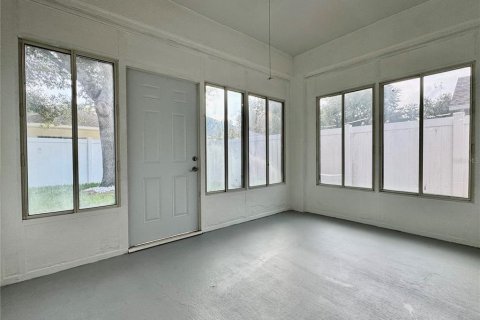 House in Temple Terrace, Florida 3 bedrooms, 157.1 sq.m. № 2258392 - photo 7