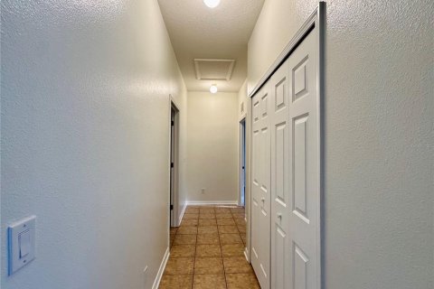 House in Temple Terrace, Florida 3 bedrooms, 157.1 sq.m. № 2258392 - photo 8
