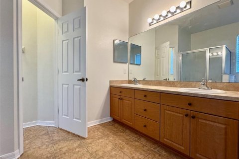 House in Temple Terrace, Florida 3 bedrooms, 157.1 sq.m. № 2258392 - photo 15