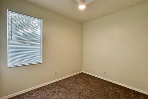 House in Temple Terrace, Florida 3 bedrooms, 157.1 sq.m. № 2258392 - photo 9