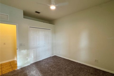 House in Temple Terrace, Florida 3 bedrooms, 157.1 sq.m. № 2258392 - photo 12