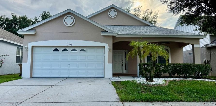 House in Temple Terrace, Florida 3 bedrooms, 157.1 sq.m. № 2258392