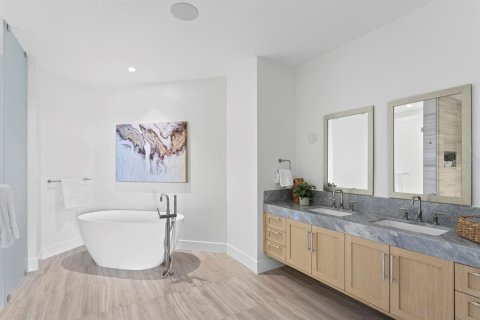 Condo in Tampa, Florida, 3 bedrooms  № 1353190 - photo 12