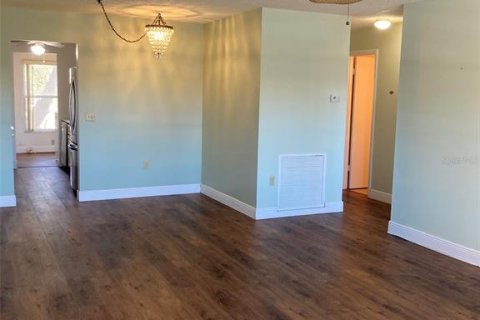 Condo in Saint Petersburg, Florida, 2 bedrooms  № 2101820 - photo 7