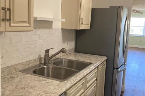 Condo in Saint Petersburg, Florida, 2 bedrooms  № 2101820 - photo 11