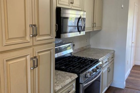 Condo in Saint Petersburg, Florida, 2 bedrooms  № 2101820 - photo 8