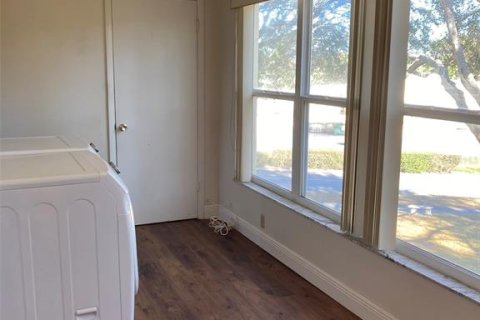 Condo in Saint Petersburg, Florida, 2 bedrooms  № 2101820 - photo 16