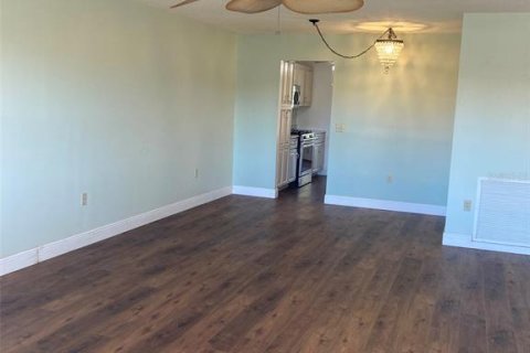Condo in Saint Petersburg, Florida, 2 bedrooms  № 2101820 - photo 4