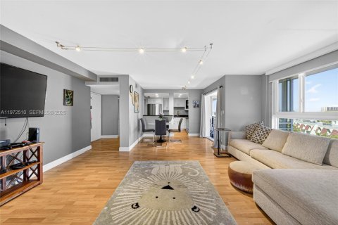 Condominio en venta en Miami, Florida, 2 dormitorios, 109.81 m2 № 2033466 - foto 18