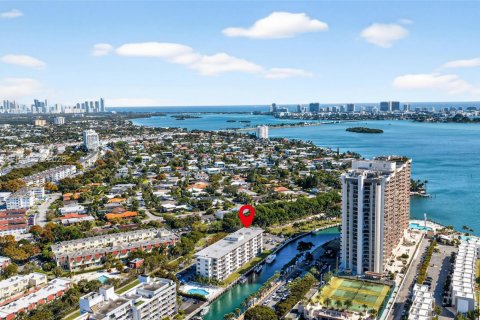Condominio en venta en Miami, Florida, 2 dormitorios, 109.81 m2 № 2033466 - foto 3