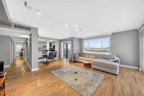 Condominio en venta en Miami, Florida, 2 dormitorios, 109.81 m2 № 2033466 - foto 19