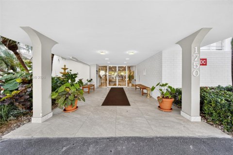 Condominio en venta en Miami, Florida, 2 dormitorios, 109.81 m2 № 2033466 - foto 13