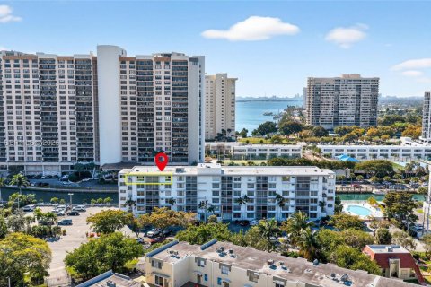 Condominio en venta en Miami, Florida, 2 dormitorios, 109.81 m2 № 2033466 - foto 10