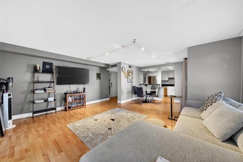 Condominio en venta en Miami, Florida, 2 dormitorios, 109.81 m2 № 2033466 - foto 17