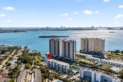 Condominio en venta en Miami, Florida, 2 dormitorios, 109.81 m2 № 2033466 - foto 2