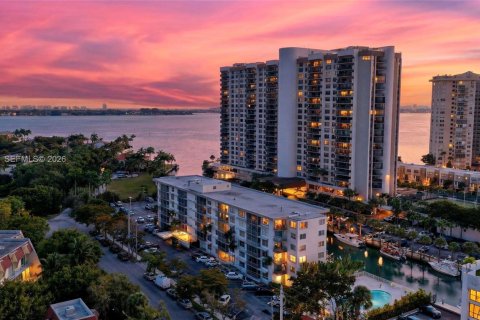Condominio en Miami, Florida, 2 dormitorios № 2033466