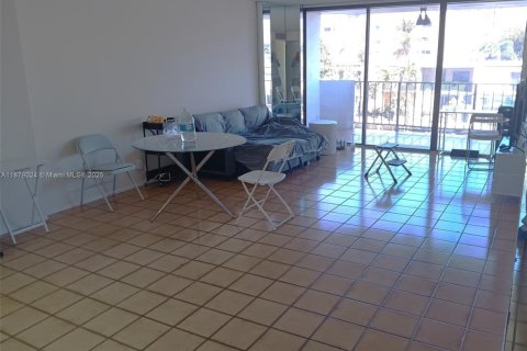 Condominio en venta en North Miami Beach, Florida, 2 dormitorios, 103.12 m2 № 2019461 - foto 3