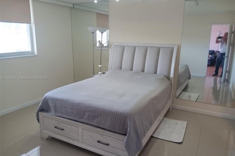 Condominio en venta en North Miami Beach, Florida, 2 dormitorios, 103.12 m2 № 2019461 - foto 5
