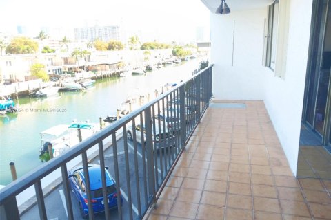 Condominio en venta en North Miami Beach, Florida, 2 dormitorios, 103.12 m2 № 2019461 - foto 13