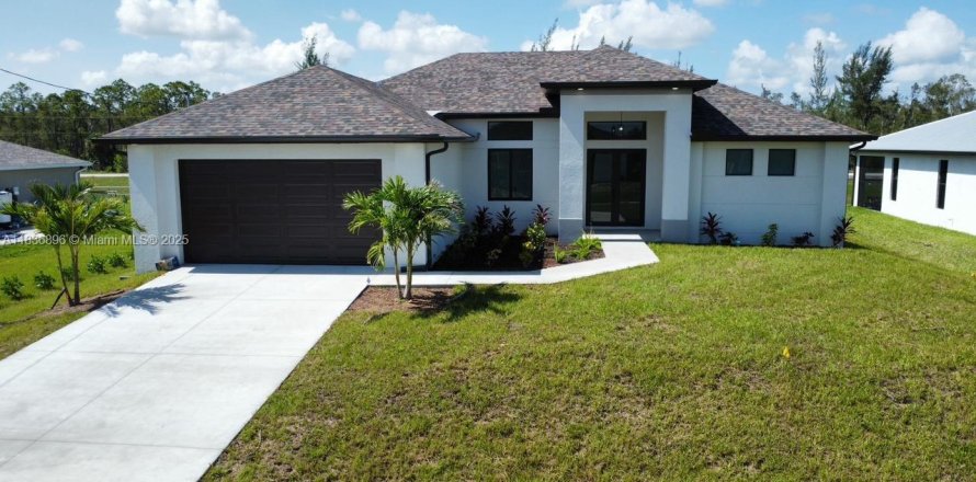 House in Cape Coral, Florida 3 bedrooms, 179.39 sq.m. № 1821653