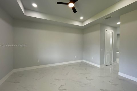 House in Cape Coral, Florida 3 bedrooms, 179.39 sq.m. № 1821653 - photo 9