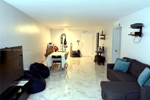 Copropriété à louer à North Miami, Floride: 2 chambres, 95.04 m2 № 2303603 - photo 4