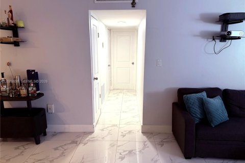 Copropriété à louer à North Miami, Floride: 2 chambres, 95.04 m2 № 2303603 - photo 5