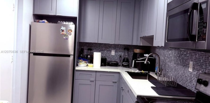 Condo à North Miami, Floride, 2 chambres  № 2303603
