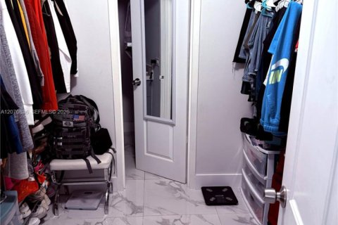 Copropriété à louer à North Miami, Floride: 2 chambres, 95.04 m2 № 2303603 - photo 12