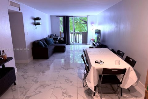 Copropriété à louer à North Miami, Floride: 2 chambres, 95.04 m2 № 2303603 - photo 3