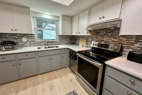 Condo in Bradenton, Florida, 2 bedrooms  № 1767881 - photo 16