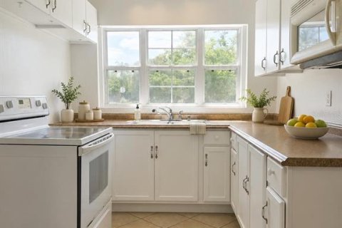 House in Orlando, Florida 2 bedrooms, 82.03 sq.m. № 2236908 - photo 5