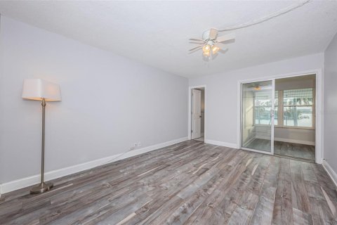 Condo in South Pasadena, Florida, 2 bedrooms  № 1043283 - photo 10