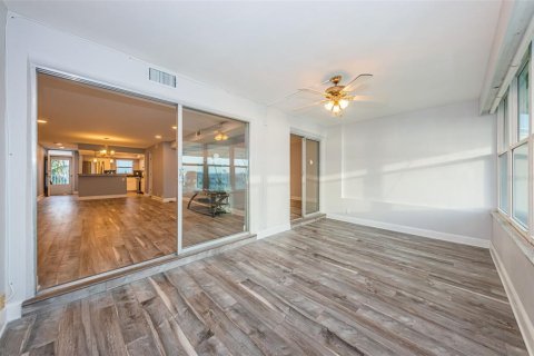 Condo in South Pasadena, Florida, 2 bedrooms  № 1043283 - photo 7