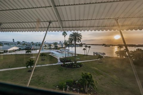 Condo in South Pasadena, Florida, 2 bedrooms  № 1043283 - photo 5