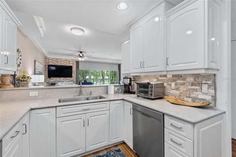 Townhouse in Palm Coast, Florida 3 bedrooms, 199.65 sq.m. № 2149175 - photo 6