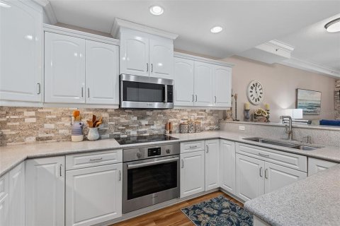 Townhouse in Palm Coast, Florida 3 bedrooms, 199.65 sq.m. № 2149175 - photo 8