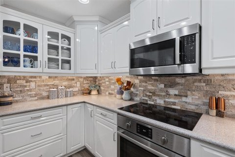 Townhouse in Palm Coast, Florida 3 bedrooms, 199.65 sq.m. № 2149175 - photo 18