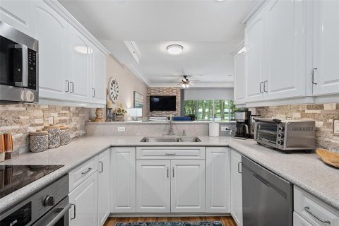 Townhouse in Palm Coast, Florida 3 bedrooms, 199.65 sq.m. № 2149175 - photo 9